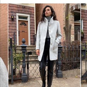 Aritzia wilfred cocoon coat -
Size Small